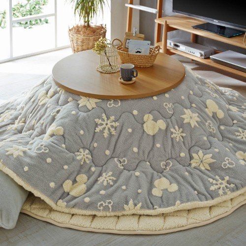 Dtimes ミッキーモチーフと雪の結晶が可愛い ベルメゾン ディズニー ジャカードボアのこたつ布団掛け敷きセット テーブルにあわせて選べる正方形 長方形 円形の3種類 いまなら オフで販売中です 詳細 T Co Ns94okbu4l T Co