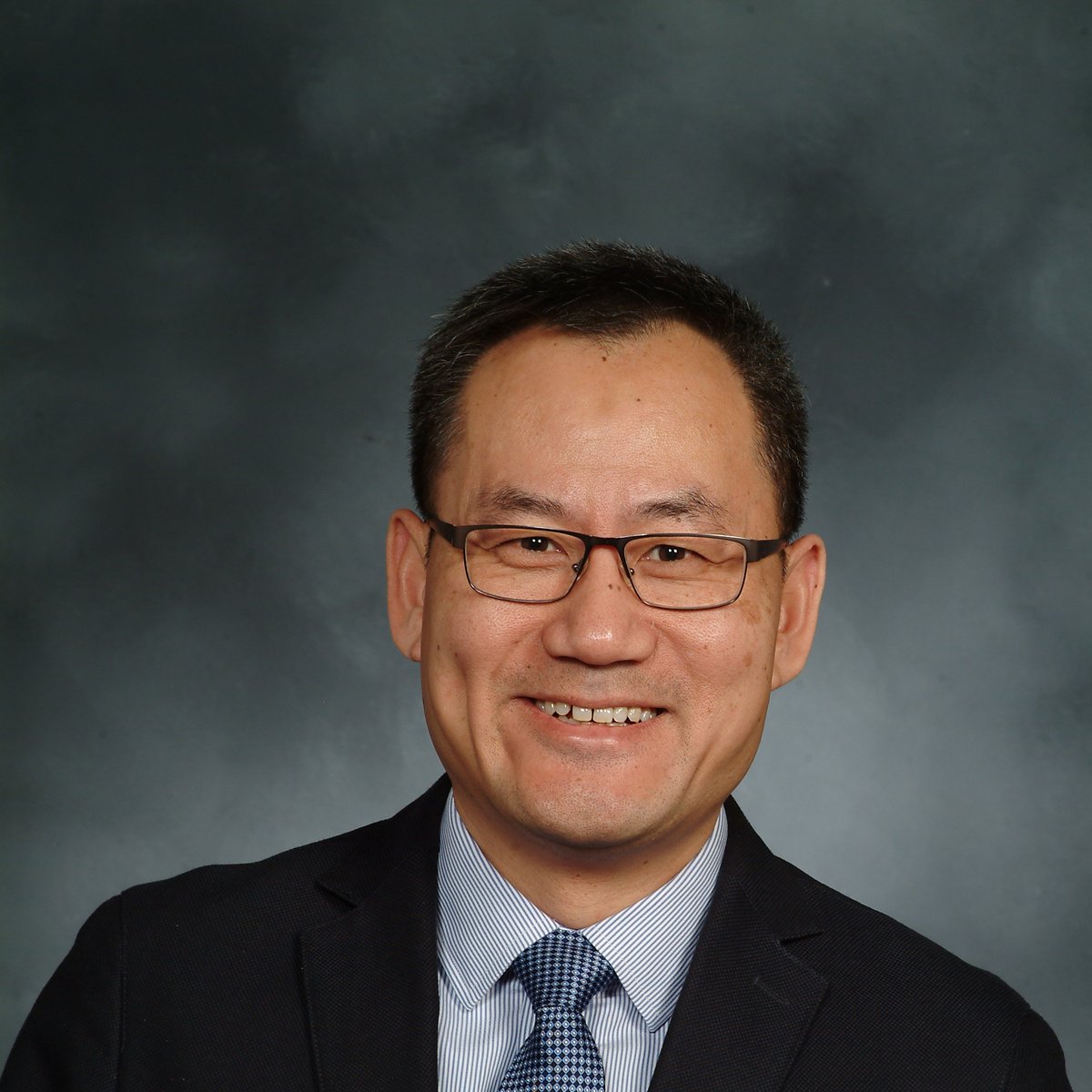 Please join us in congratulating Wei Song, M.D., Ph.D., our new Director of the Molecular Pathology Division! 

Learn more about Dr. Song, his background, research interests, and how #COVID19 has impacted his work: 
pathology.weill.cornell.edu/about-us/news/…