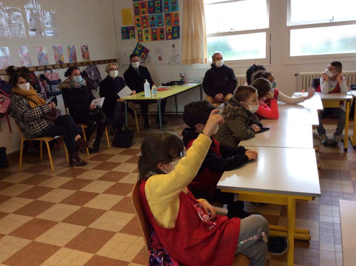 dsden28's tweet photo. Lancement de la semaine de la #laïcité en Eure-et-Loir à l’école Gambetta de Dreux en présence de la Directrice Académique et en partenariat avec l’@USEP28EetL. Des ateliers sportifs, des débats, l’élaboration d’un arbre de la laïcité ...
@beguin_katia @ac_orleanstours https://t.co/gsRVcCtkki