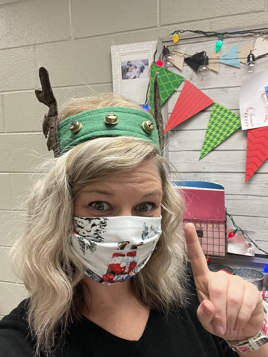 techyteacher25's tweet image. Starting week of code off with a bang! Coding some fun candy canes this morning! Stay tuned for our next coding adventure and my next holiday head piece! #HourOfCode #cobbstem #cobbscience @CobbInTech @FordEScobb