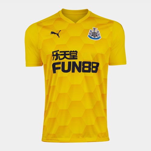 Follow &amp; RT and if <a href="/NUFC/">Newcastle United</a> beat West Brom at St James’ Park this Saturday one follower gets a shirt of their choice 👌

#NUFC #NEWWBA