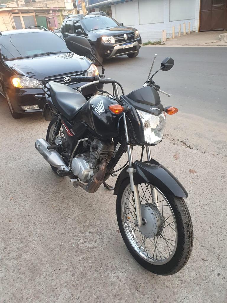 DaniloTsd's tweet photo. Rapaziada minha moto foi furtada no meu portão na madrugada de sábado pra domingo, se alguém souber do paradeiro dela entra em contato comigo, e quem puder compartilhar vai deixar o amigo forte.. 🤝

FAN 125 2015
PLACA: LMF-7A87 https://t.co/2zlYEE6Om9