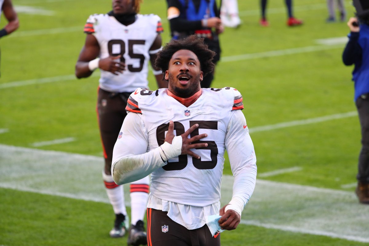 Browns's tweet photo. Waking up and remembering we're 9-3. 😂 https://t.co/c9NbC6mO2Q
