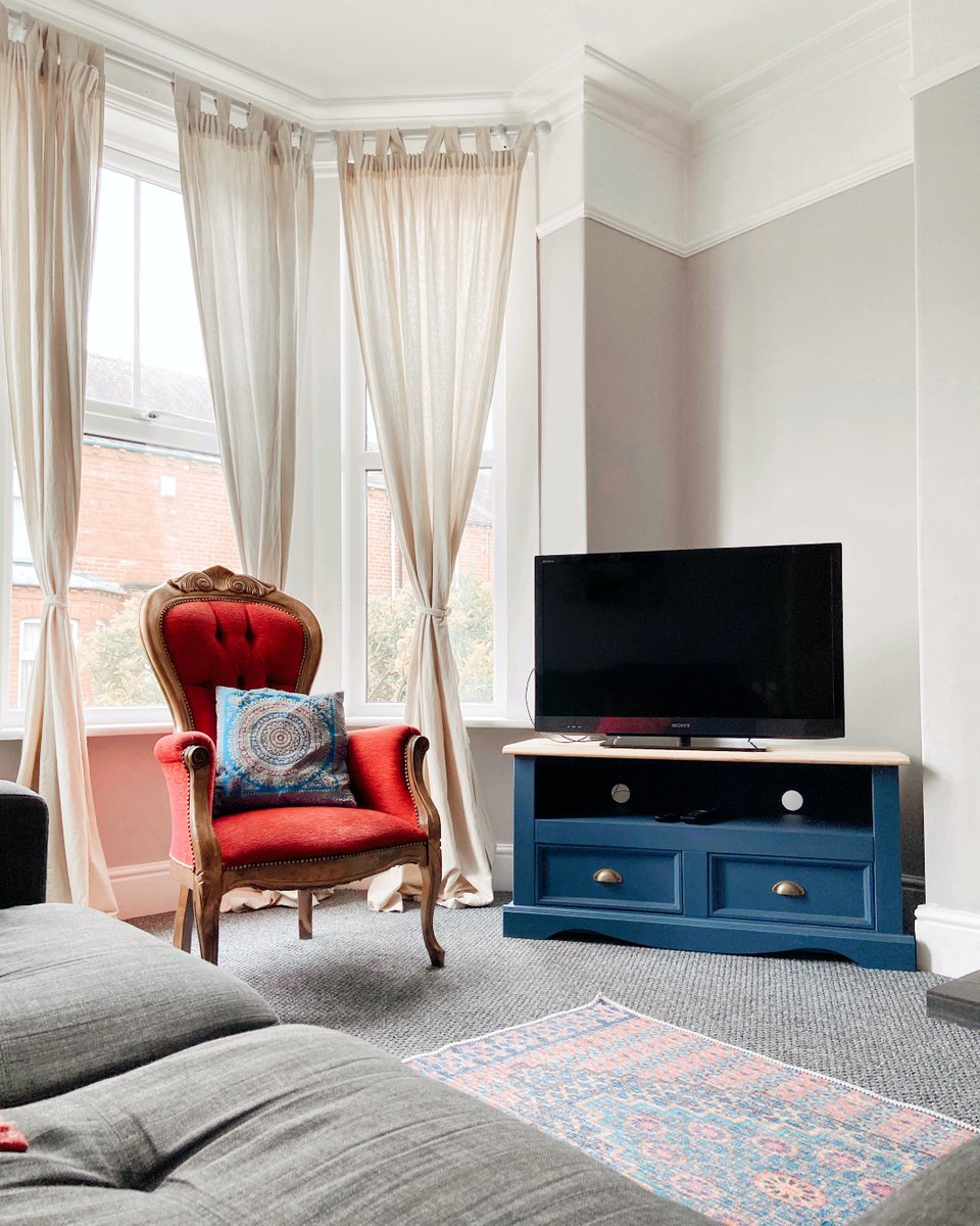 #PropertyofTheWeek is Lindley Lodge 🏡

Enjoy our beautiful three bedroom Victorian terraced house, situated within close proximity to York City centre and York railway station.  

This cosy family home is available from only £120.00 per night and it's pet friendly! 🐕