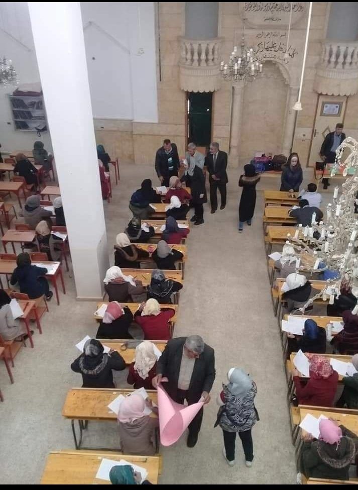 مليشيات #قوات_سوريا_الديمقراطية تحول مسجد مصعب بن عمير في مدينة #منبج إلى قاعة امتحانات، بسب استولاء المليشا وجعل المدارس مقرات عسكرية.