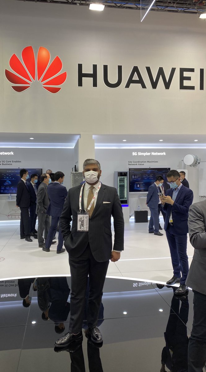ZainHQ's tweet photo. Saw 5G technology at full display at #GITEXTechnologyWeek.. it’s a game changer and with the help of partners like @Huawei_ME @HuaweiPK and a 150 million mobile phone users we need to get ahead of the pack @fawadchaudhry. https://t.co/8Xn0cB3NV1