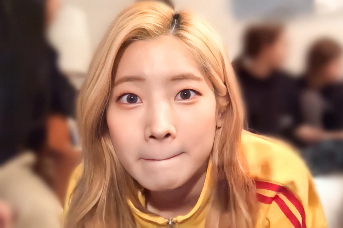 dahyunpie's tweet photo. 💛🐣✨ #Dahyun #다현 https://t.co/xACc5N9Xbd