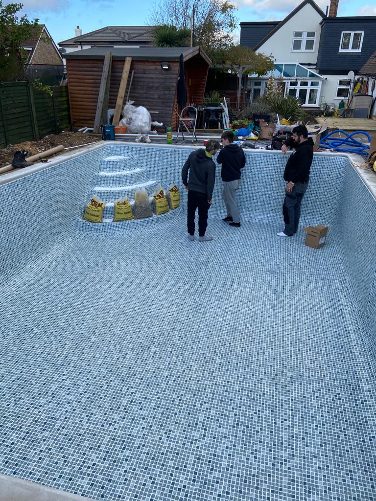 SummitLeisure's tweet image. New liner in Essex over weekend completed. New Pool installed by customer using our Pool Package and assistance along the way..... Liner now in and filling, ready for 2021 Spring swim! #poolliner #linerpool #poolpackage #diypoolkit #poolcompany #swimmingpool #newswimmingpool
