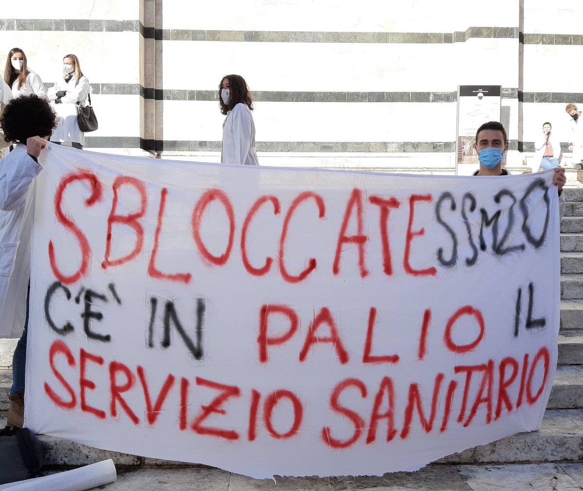 MedatMidnight03's tweet image. @manfredi_min Sblocca le borse e poi dimettiti #ssm2020 #sbloccatessm2020 #manfredidimettiti