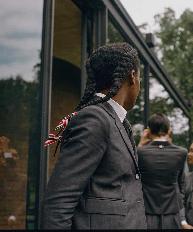 thread of poc in dark academia cause the aesthetic is extremely whitewashed and there's barely any pictures of poc dark academics on pinterest / tumblr