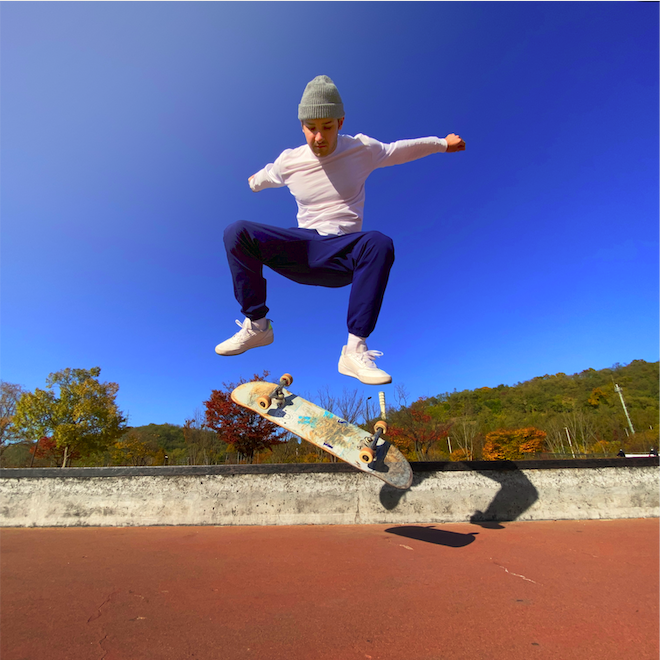 getpivo's tweet image. Resisting gravity for a sec #SmartCapture 
.
#GetPivo  #PivoPod #Pivocapture #creativephotography #photographer #iphonegear #phonegear #iphonephoto #contentcreator