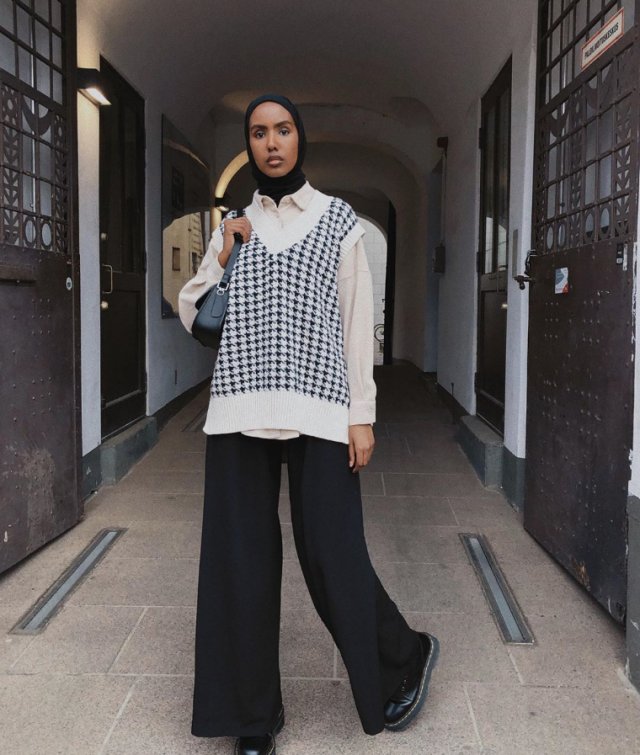 thread of poc in dark academia cause the aesthetic is extremely whitewashed and there's barely any pictures of poc dark academics on pinterest / tumblr