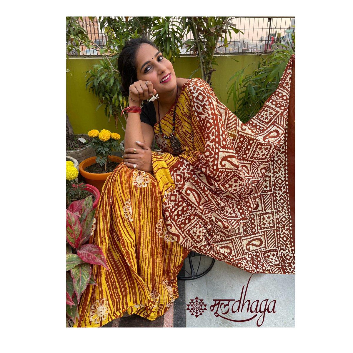 Pure Cotton Saree Handcrafted with batik print Art, direct from the heart of India Madhya Pardesh.

*limited stock* 
For orders DM or Whatsapp 9818771516 ! 

Follow @mooldhaga on instagram.

#Vocal4Local #Handcraft #BatikArt