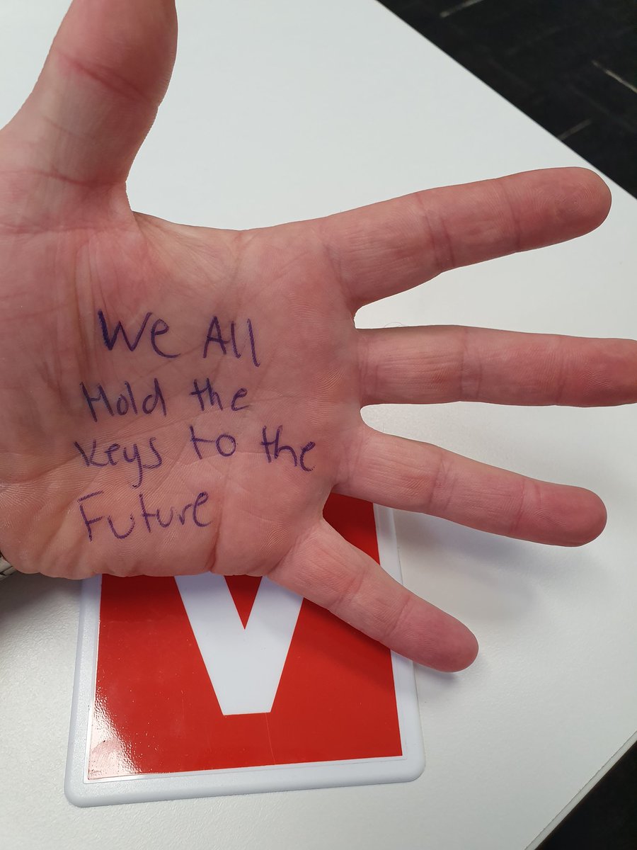 SimonVLeuven's tweet image. Just this...Choices✅
#thinkbeginningnotend #future #Live #MondayVibes