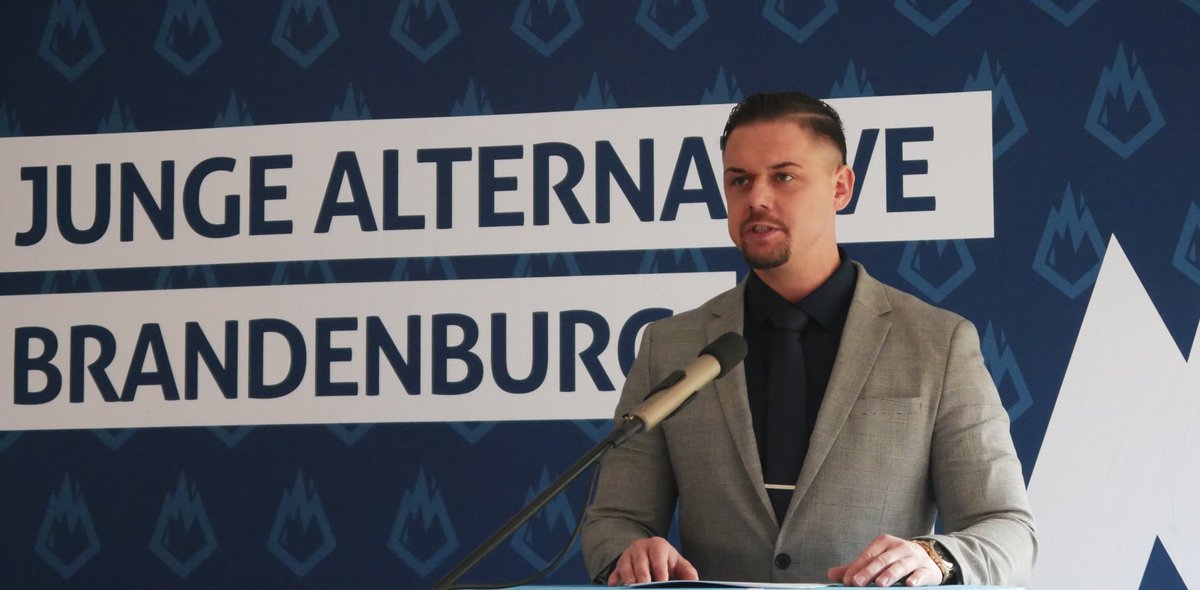 Wir haben auf unserem Landeskongress am 05.12.2020 in Prenzlau unseren derzeitigen Schriftführer im Landesvorstand, <a href="/Hannes_Gnauck/">Hannes Gnauck MdB</a>, zum Spitzenkandidaten der JA für die Landesliste der AfD Brandenburg zur Bundestagswahl 2021 gewählt. Viel Erfolg, Hannes!

facebook.com/52881936723472…