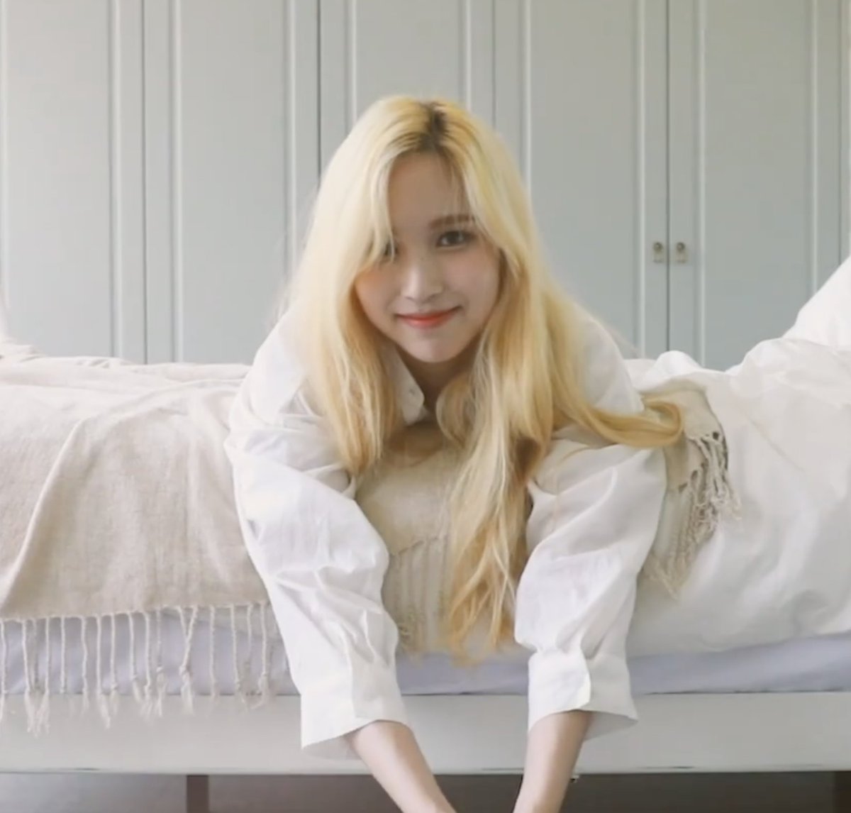 jeongji6's tweet photo. My babyyyyy can i cry omg she look so good😭you deserve the world https://t.co/4iJwEZXES9