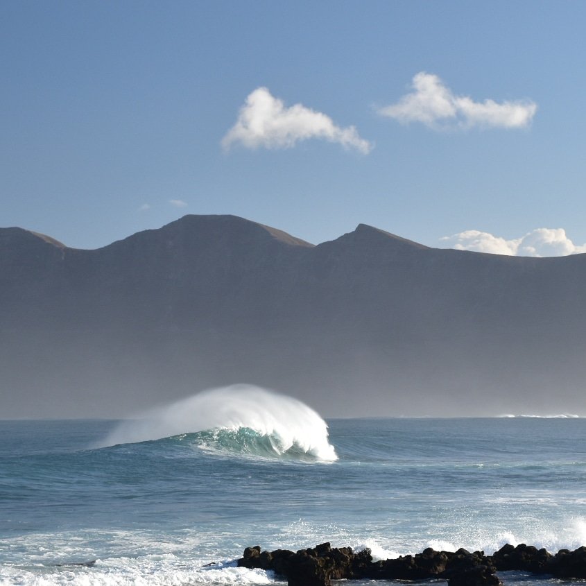 lanzarote247's tweet photo. Beautiful Famara from the Playa San Juan #Lanzarote #beautiful #wave2020
https://t.co/kzV5bBVusO https://t.co/S4ngZVdZ54