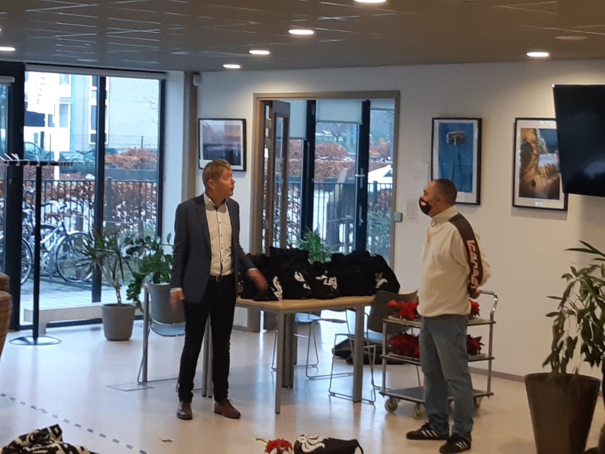 Jannekedock1's tweet photo. Wethouder Diepenveen op de Dreef voor de vrijwilligers dag! @vcutrecht @DOCKUtrecht #Utrechtbedankt https://t.co/5gmUaFN8bN