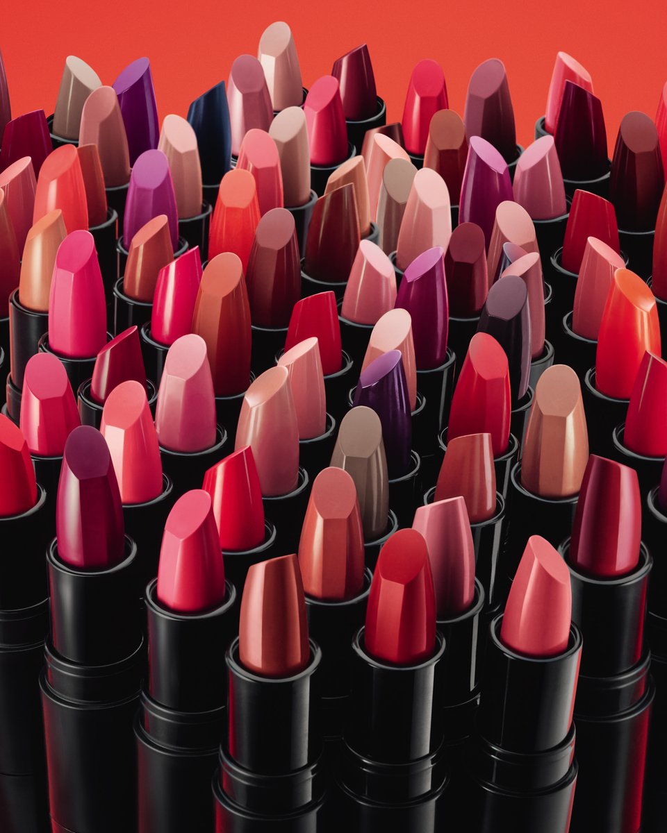 إمزج وإبتكر الدرجة الخاصة بك من جديد أحمر الشفاه روج أرتست من ميك أب فور ايفر المتوفر ب-60 درجة لونية.

#FacesBeautyMiddleEast #Faces #LiveYourBeauty #وجوه #ROUGEARTIST #روج_أرتست #WEWILLROCKYOU