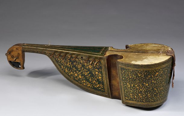 Sarod, many may be knowing, Ustad Amjad Ali Khan is synonymous of it. but this i found rare imageit was sent from Varanasi to Paris Universal Exhibition, 1855, joined collections of India Museum, London & was transferred to South Kensington Museum, now  @V_and_A in 1879