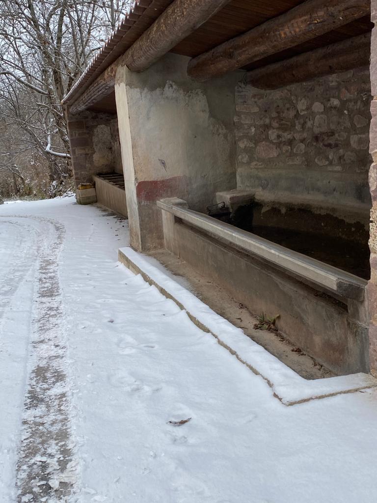 Así de bonito nos muestra <a href="/BATLLELASPAULES/">CASA RURAL LASPAULES</a> como está 
#Laspaules #puntopirineos 
A disfrutar de la #nieve en #pirineos  
<a href="/meteo_aragon/">Meteo Aragón</a> <a href="/eltiempo_atv/">Aragón TV El Tiempo</a> <a href="/ElTiempoes/">Eltiempo.es</a>