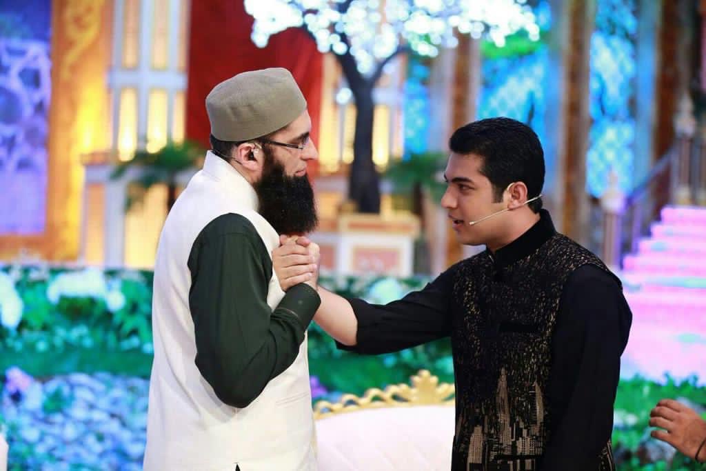 iqrarulhassan's tweet photo. کیا محبت کرنے والا انسان تھا ۔۔۔ ناقدرئ زمانہ کا یہ بھی شکار ہوئے، کیا کچھ برداشت نہیں کیا۔۔۔ مگر ثابت قدم رہے۔ اللہ اپنا قرب عطاء فرمائے۔۔۔ جنید بھائی !! محبتیں اور عقیدتیں 💚 https://t.co/NH901tUysh
