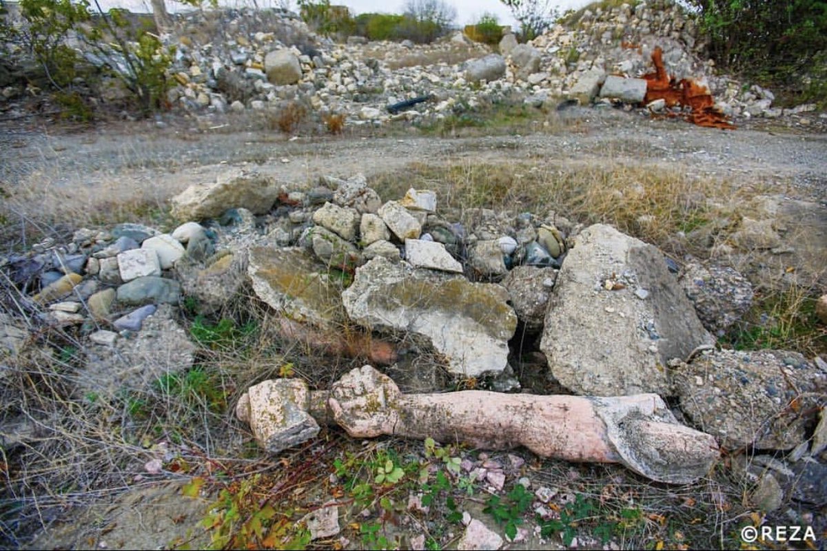AzAmbassadeFr's tweet photo. Théâtre national dramatique d'#Aghdam avant et après l'occupation arménienne. Les Arméniens ont vandalisé la statue devant le théâtre de la ville et son bâtiment 
📸: @REZAphotography 

#StopArmenianVandalism 
#StopArmenianBarbarism
#StopArmenianAggression 
#KarabakhisAzerbaijan https://t.co/8OTLfi1CPQ