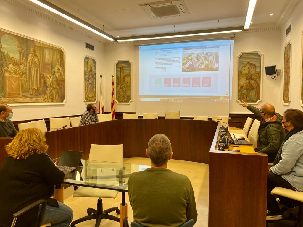 governpsip's tweet photo. La regidora de Comunicació, Noves tecnologies i Govern obert Eva Soler (@evacric) es va reunir divendres passat amb tècnics i membres de la regidoria per parlar dels retocs finals de la nova web municipal i del seu pròxim llançament. https://t.co/UbvVJsVMAg