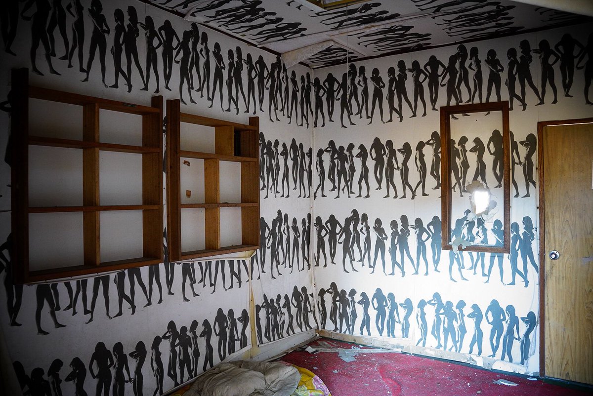 鯨𓅨 壁紙のクセが強い 廃墟 Abandned