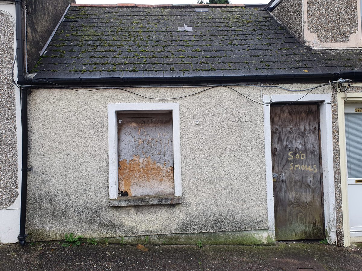 another cottage lying longterm empty in Cork city, image RHS  @googlemaps 2009should be someones home No.206  #regeneration  #HousingForAll  #wellbeing  #Ireland