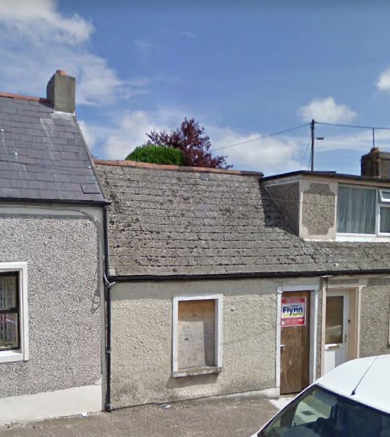 another cottage lying longterm empty in Cork city, image RHS  @googlemaps 2009should be someones home No.206  #regeneration  #HousingForAll  #wellbeing  #Ireland