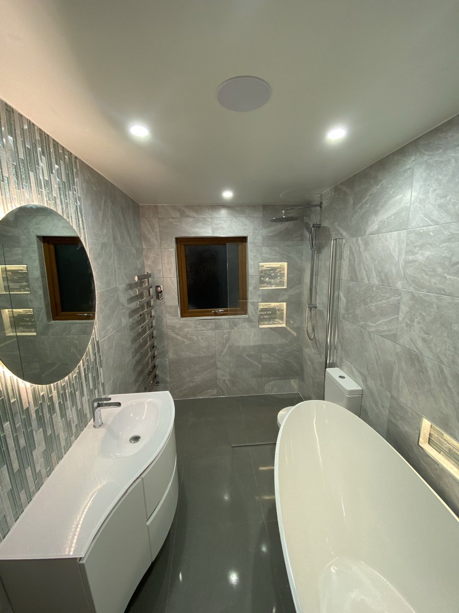 JordanJimmyKane's tweet photo. Finished this wet room last night, put in 90 hours worth of work over the week but well worth it for that finished result. 
@ kaneconceptbathrooms on Instagram for all the before and afters https://t.co/MpdgFe0MlX