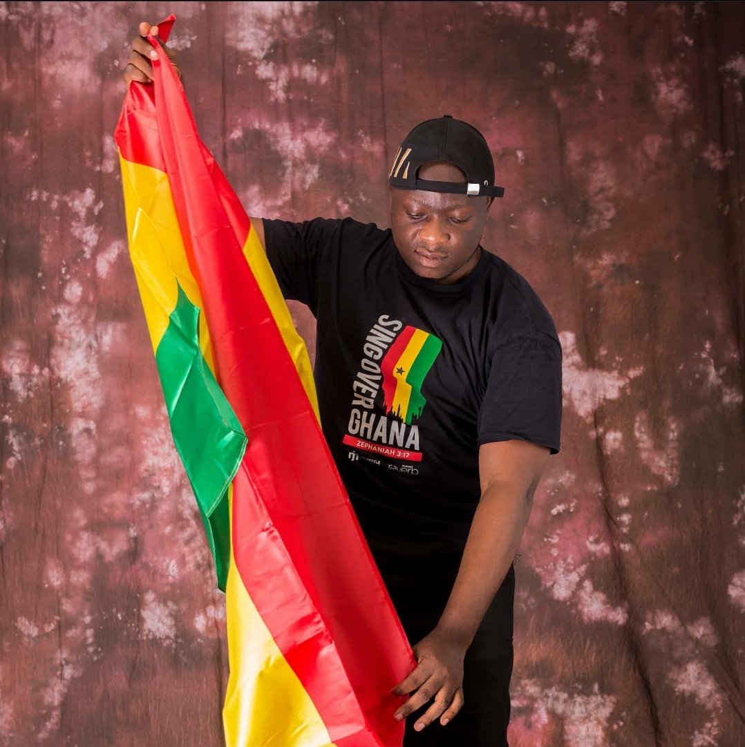 focusafrica_'s tweet photo. Ghana 🇬🇭 is our Homeland. We have nowhere to go so let's protect the Peace we enjoy today. I #Stand4Peace 

#GhanaFirst #GhanaDecides #ElectionCommandCentre #ElectionDay https://t.co/77GHFWqAEX