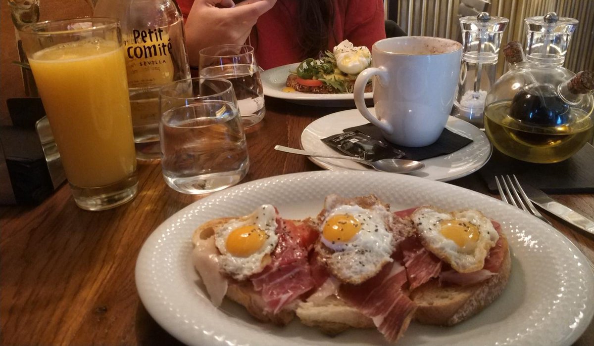 PabloPintinho's tweet photo. En @petitcomitebar han empezado a poner desayunos y os recomiendo  que no perdáis la oportunidad de ir a desayunar. Una pasada, como siempre ¡Muchas gracias, amigos! 🔝🔝🔝 https://t.co/bO0osn9o4v