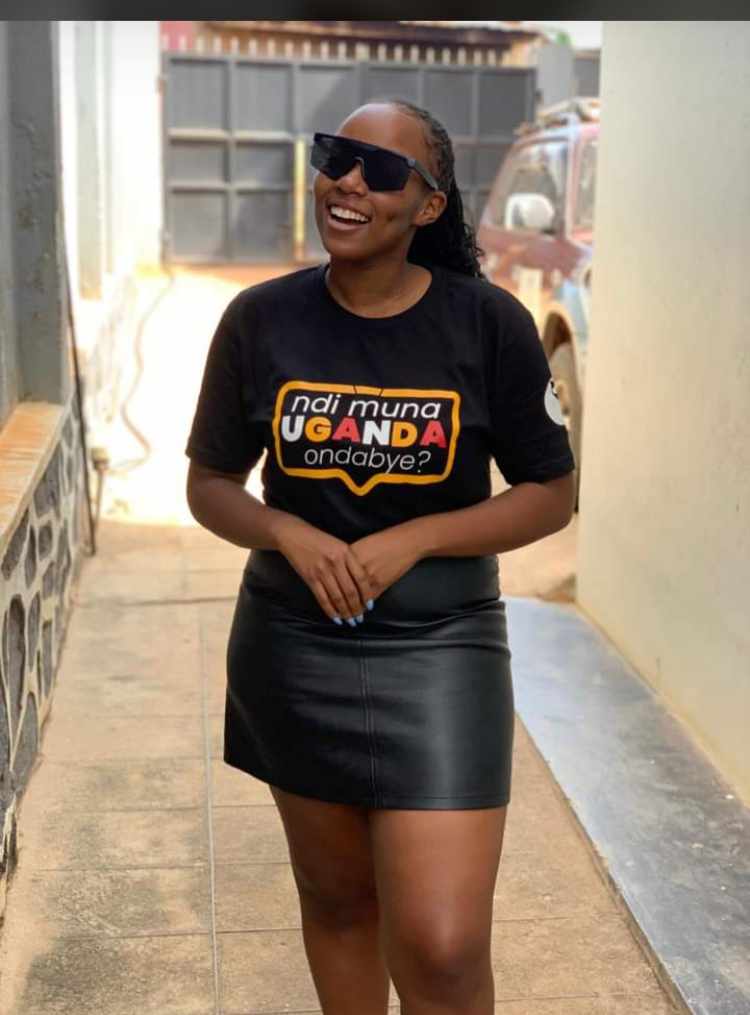 Day_One_Prints's tweet photo. Ndi Muna Uganda tees available in all colors and sizes.

Create customized t-shirts includes tshirt printing and free delivery in Kampala. Call or WhatsApp 0787822368 

#DayOnePrints #Tshirtdesign #cushions #hoodydesign #capdesign #clothing #kampala #Uganda https://t.co/AM3hVA1aGy