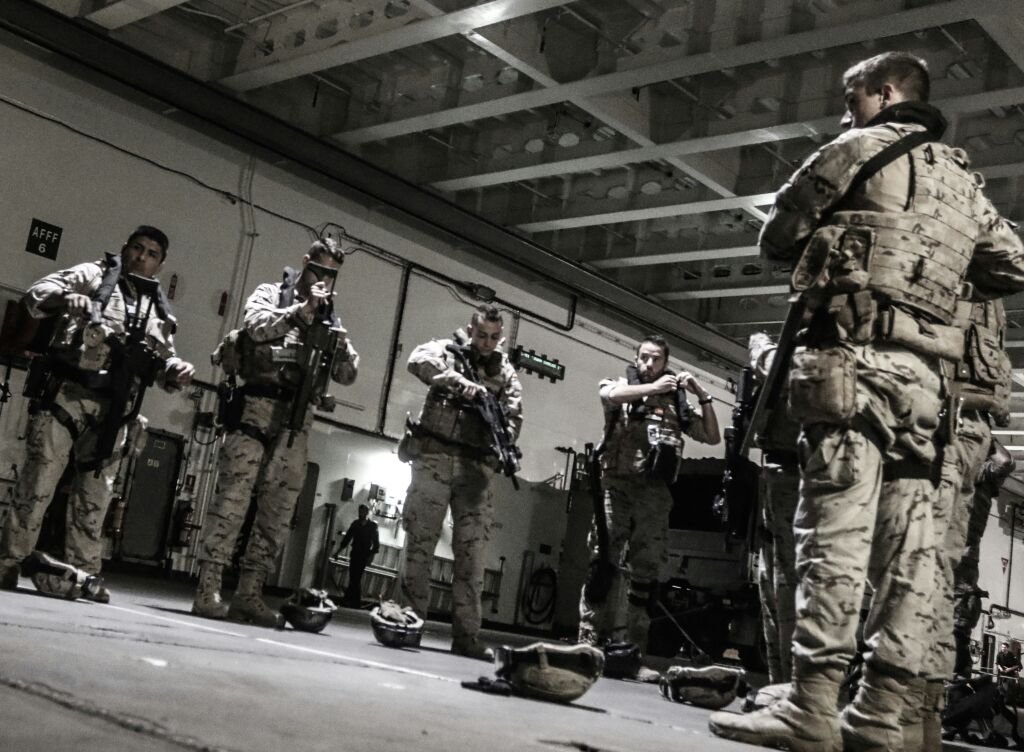Armada_esp's tweet photo. Despedimos el día con el 3º capítulo de la serie "Cuaderno de Bitácora".

El Cte. García nos habla sobre la formación militar de los futuros oficiales de #InfanteríaDeMarina.

En el perfil de #Facebook de la #ENM o 
👉 https://t.co/k3098pfw27

#SomosLaArmada ⚓️ 🇪🇸 #BuenasNoches https://t.co/OudEnxgcoQ
