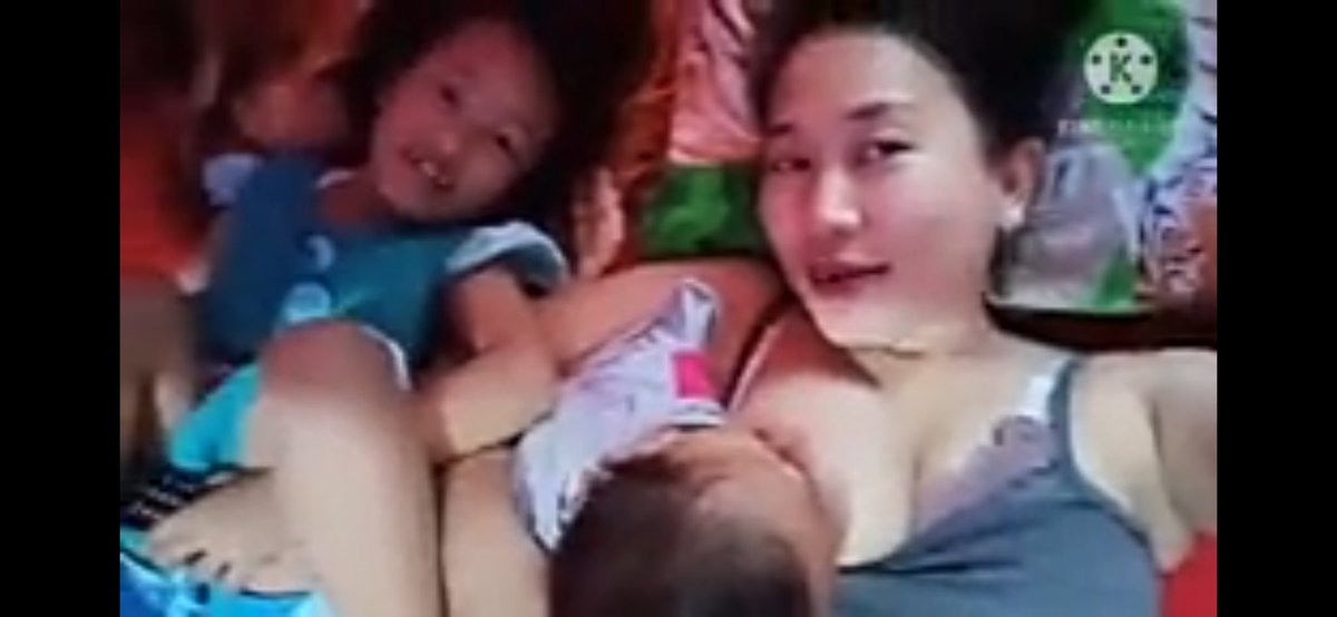 Ibu muda sedang menyusui anaknya

youtu.be/h8xvigxxgy8