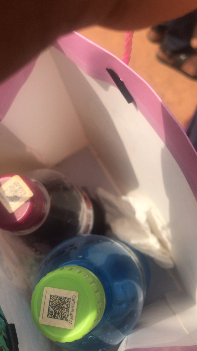 khandy_jay's tweet photo. Came with water and juice to stay hydrated. #VoteJohnMahama #VoteNumberTwo #voteNDC โ๏ธโ๏ธโ๏ธ https://t.co/4EXO3LpvOK