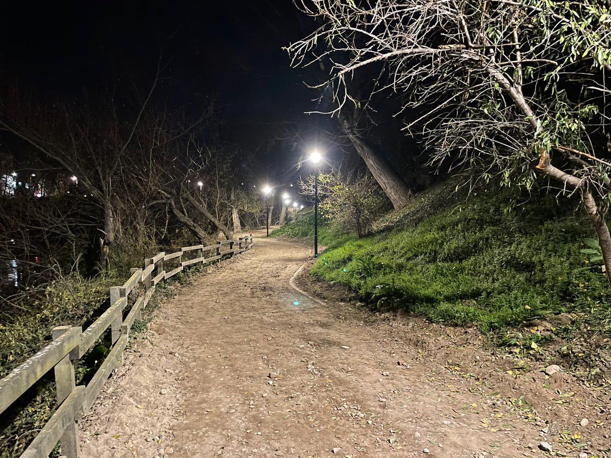 AyuntamientoVLL's tweet photo. El Ayuntamiento mejora el alumbrado en el paseo peatonal del Renacimiento, junto al río Pisuerga.

Se trata de una actuación aprobada por los vecinos en Presupuestos Participativos y que ha contado con una inversión de 25.228 euros.

Más información 🔗 https://t.co/KK3DOuygRp https://t.co/dYFN9NBLWx