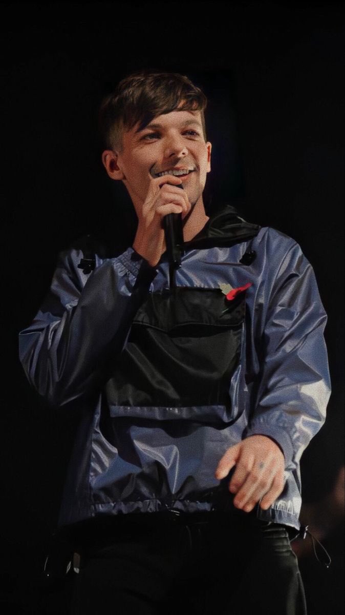 tops that would look good on harry styles! a thread! <3