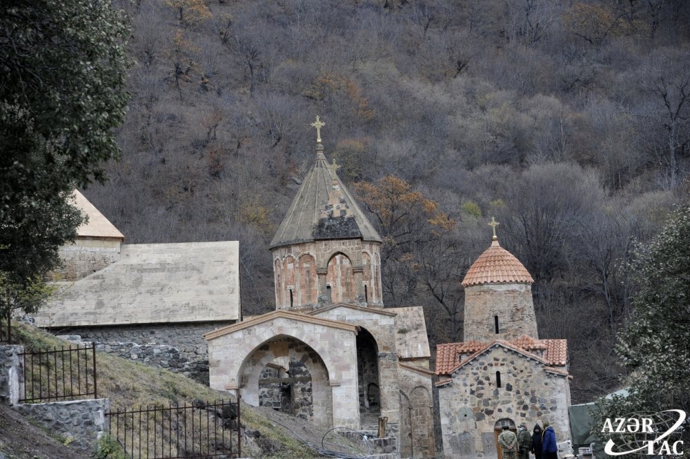 Bel exemple de l’architecture chrétienne de l’Azerbaïdjan- Le monastère de #Khudaveng. Les Arméniens réinstallés sur le territoire azerbaïdjanais ont tenté de falsifier l'histoire afin de s'approprier des monuments religieux et culturels appartenant au peuple 🇦🇿ais
#ArmenianLies