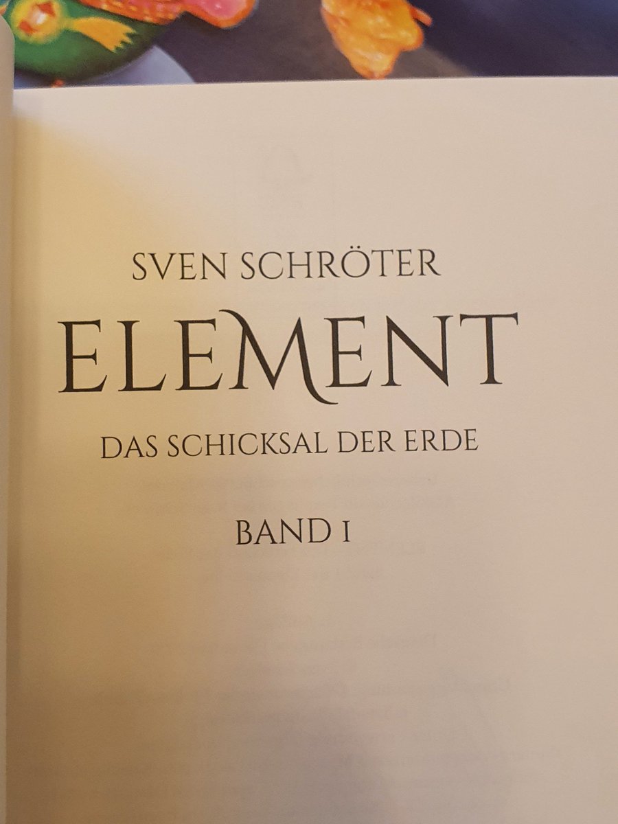 ElementAutor's tweet image. Seht mal, was gerade angekommen ist. Mein erstes Eigenexemplar von #Element 🥰🥰.

Die Leute von #booksondemand haben das Layout wirklich toll umgesetzt, wie ich finde.💖📚

Ich freue mich riesig 😁.

#elemente #bücher #release #fantasy #bücherwurm #lesen #selfpublishing