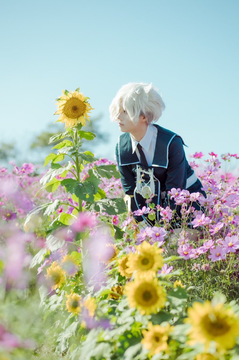 Niii822's tweet photo. cosplay
刀剣乱舞
五虎退

向日葵さんよりも背は…僕の方が高いですねっ！
えへへ、ちょっと自慢しちゃいました🐯🌻

photo、@TAKAcosphoto https://t.co/ZcIYftii24