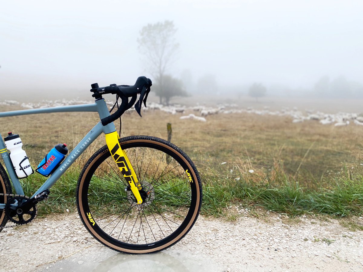 ConorBikes's tweet photo. No está el tiempo hoy para mucha bici, pero bien abrigadicos, un poco de deporte no viene nada mal #CuidateEnBici https://t.co/QQqDNjqfvJ
