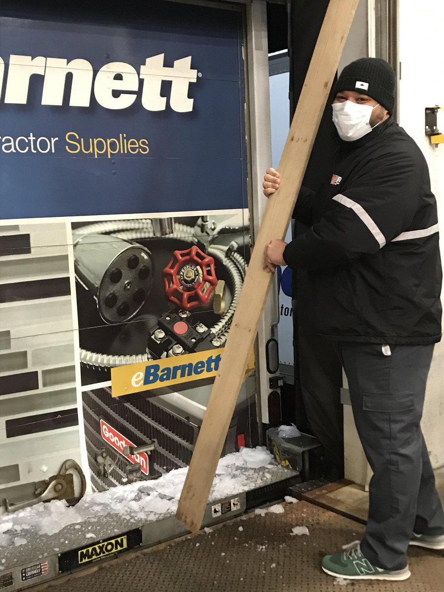 THDPro3271's tweet photo. Truck doors frozen shut this morning! 26 degrees....of creativity is how Dieizon A starts his day! https://t.co/KDYFDGR26B