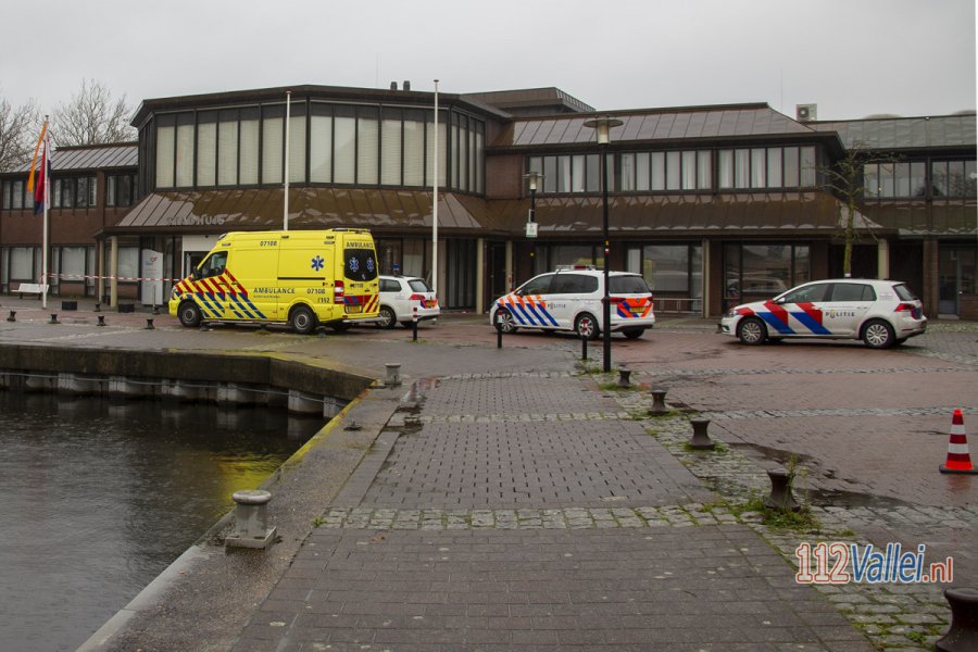 Persoon probeert zichzelf in brand te steken. 112Vallei.