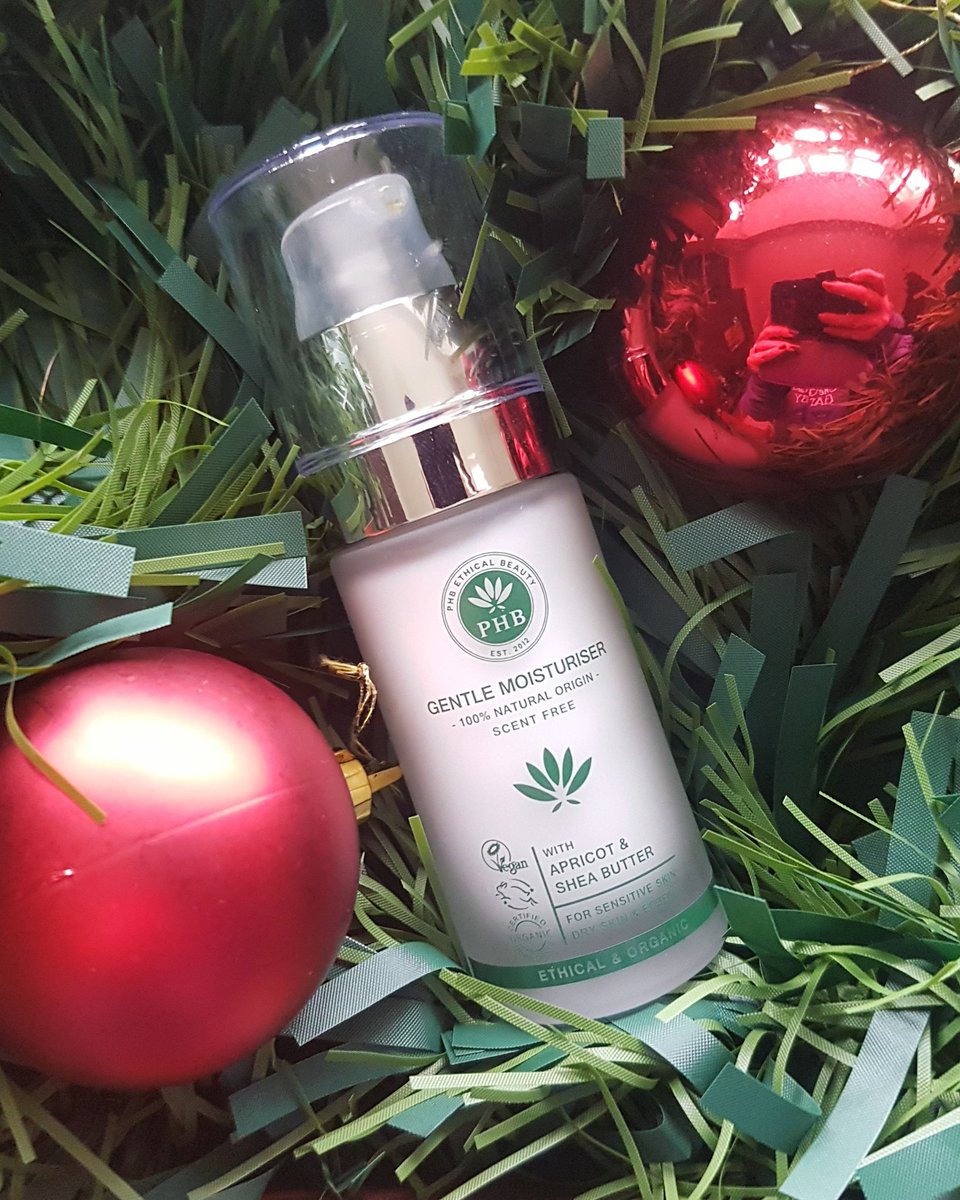 NEW: The Snapshot Series continues with a closer look at the <a href="/PHBbeauty/">PHB Ethical Beauty</a> Gentle Moisturiser! discover this #ethical beauty brand + their soothing formula here: theecological.co.uk/2020/12/phb-ge… 💚

#greenbeauty #naturalbeauty #skincare #vegan #beauty #cleanbeauty