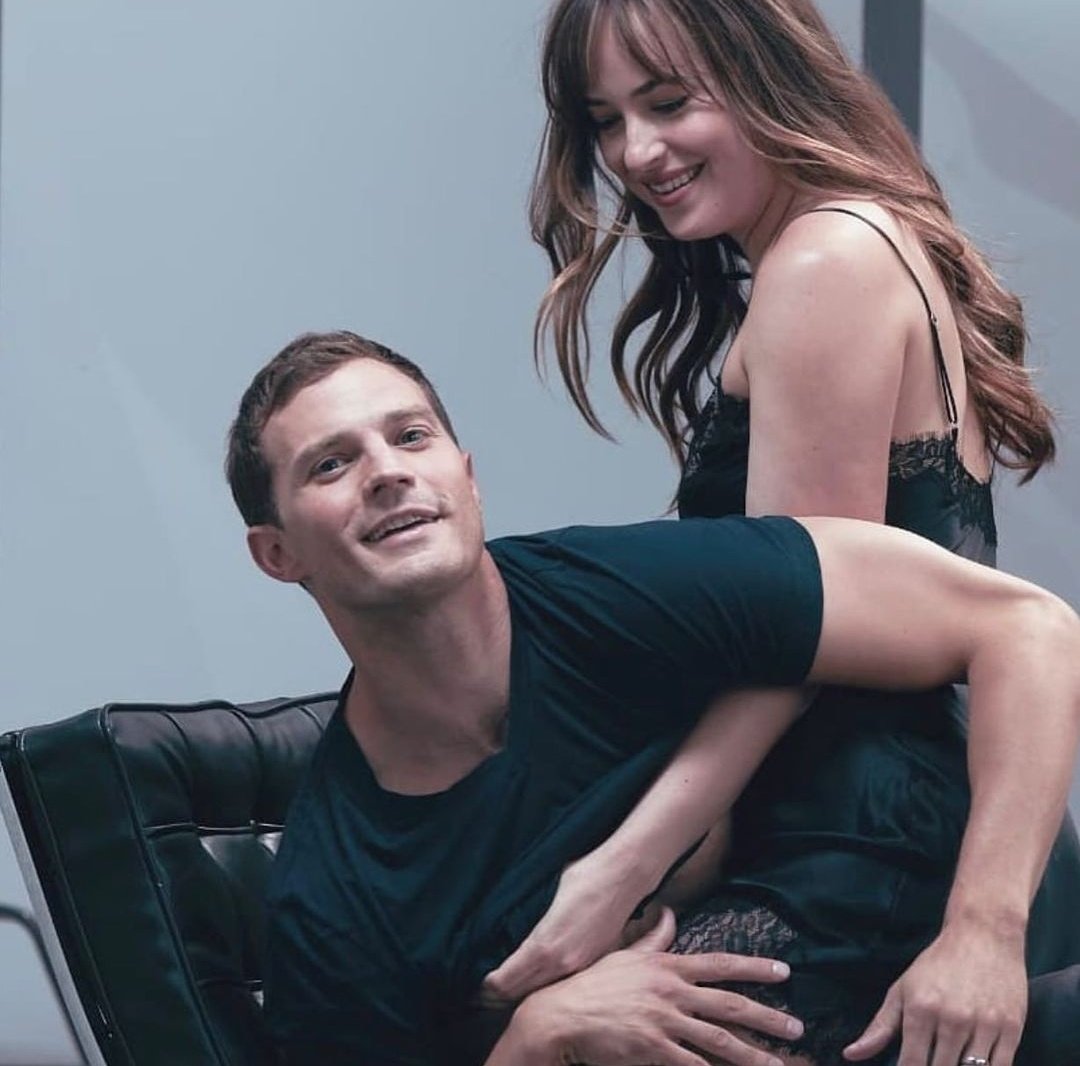 Çekimin böyle geçmesi için hangi duayo etmem gerek söylesenize #hanker <a href="/edser/">Edser</a> #sençalkapımı <a href="/HandeErcel/">Hande Erçel</a> <a href="/KeremBursin/">Kerem Bürsin (Mavi Tik ;)</a>