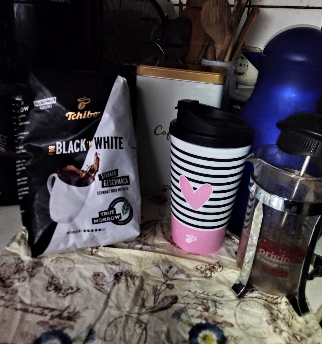 LaMadameDomme's tweet photo. Ich durfte MitTesten ☕🥳🥂
#tchibocommunity
#BlackNWhite #Truetomorrow #tchibo #ProduktTest
@Tchibo_presse ☕☕💐💐
BlogBeitrag folgt 💻💻💻💻📝📝📝
☕☕☕☕☕🧡🧡☕☕☕☕☕ https://t.co/0Pr4OsjyRq