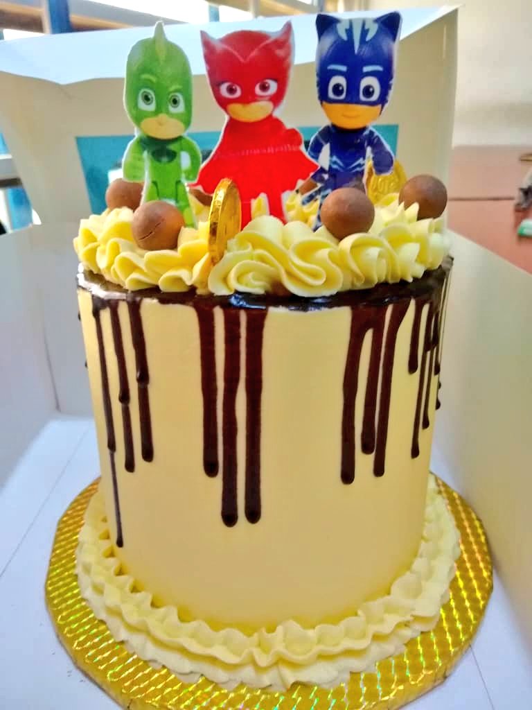 CRYSTAL_RTT's tweet image. Our 3 layers of Vanilla and Strawberry🥰🥰

PRICE: 7k

Kindly Send a DM or click wa.link/16a4na
Or Call: 08139399323/08034185929
IG: @crystalcakes_and_confectionery

Location: Ilorin

Pick up and Delivery✅

Please Patronize and Retweet🙏